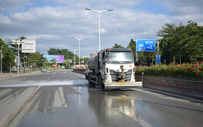 市政道路清扫保洁：城市美容师的日常与重要性